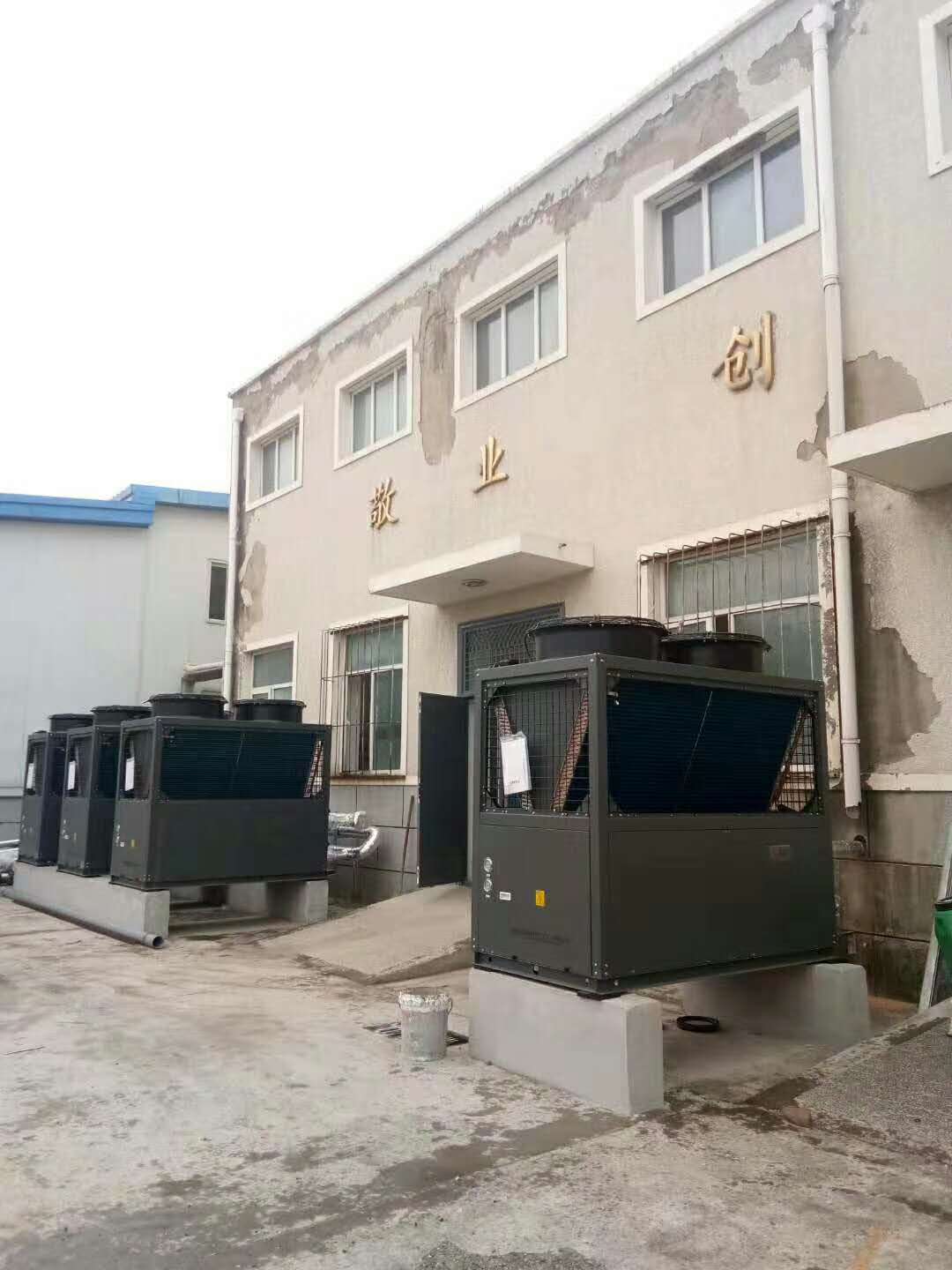 塑料研究車(chē)間4臺(tái)25P空氣源熱泵特寫(xiě)照 塑料研究車(chē)間4臺(tái)25P空氣源熱泵特寫(xiě)照